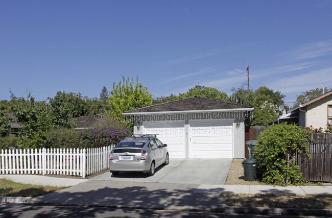 1814-1816 Woodside Rd in Redwood City, CA - Foto de edificio - Building Photo