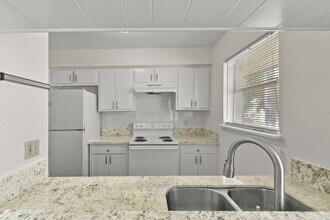 1950 Spenwick Dr in Houston, TX - Building Photo - Building Photo