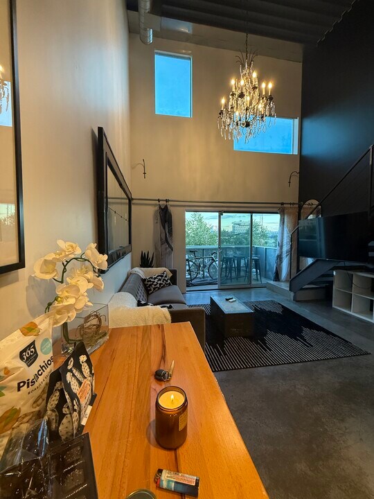 3457 Ringsby Ct, Unit 325 in Denver, CO - Foto de edificio