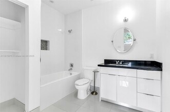 785 SW 7th Ave in Hallandale Beach, FL - Building Photo - Building Photo