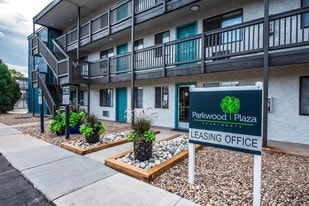 Parkwood Plaza