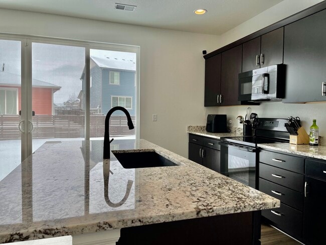 42 S Uriah St in Aurora, CO - Building Photo - Building Photo