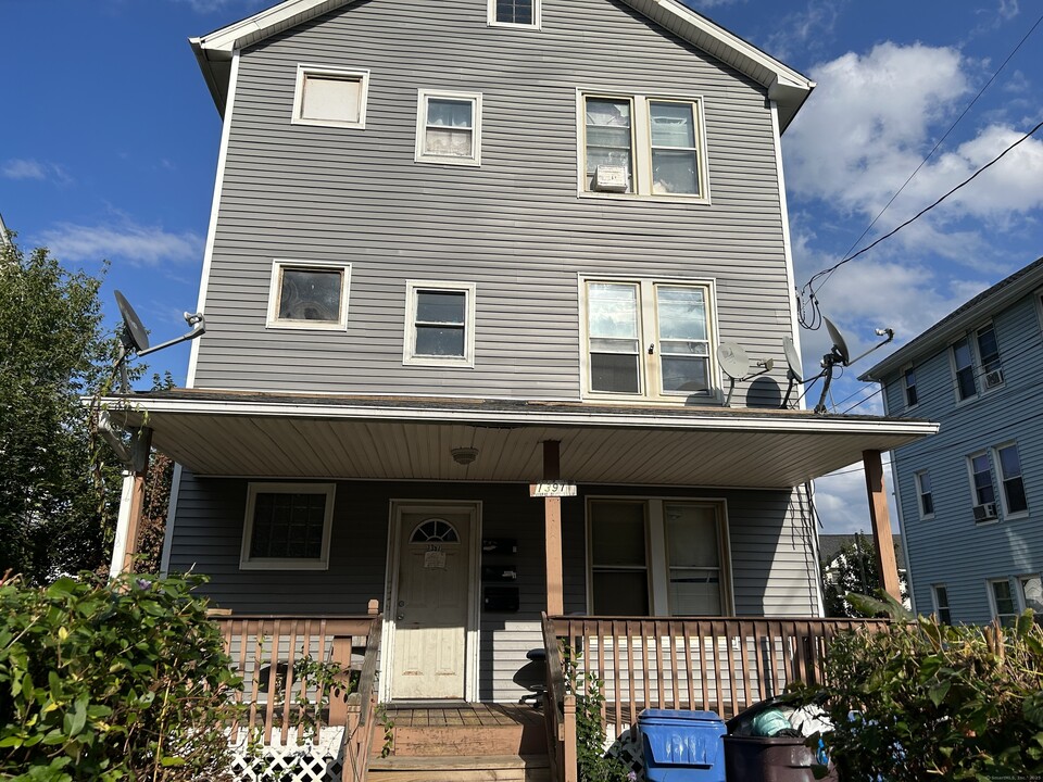 1397 Corbin Ave in New Britain, CT - Building Photo