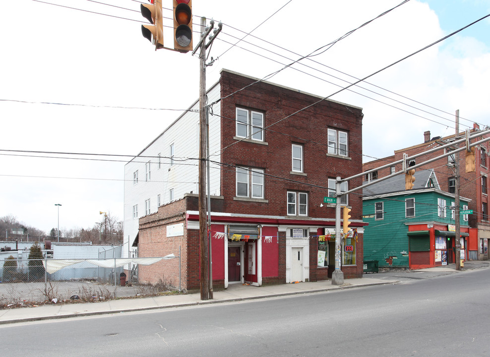 734-736 E Main St in Waterbury, CT - Building Photo