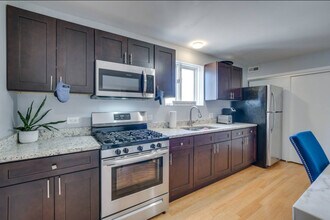 8140 S Kedzie Ave, Unit 201 in Chicago, IL - Building Photo - Building Photo