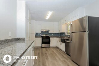 565 Greenview Ave SE in Conyers, GA - Foto de edificio - Building Photo