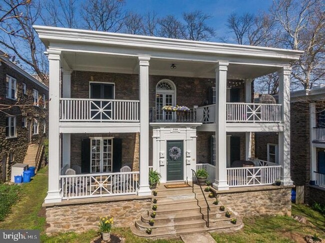 property at 427 W Sedgwick St