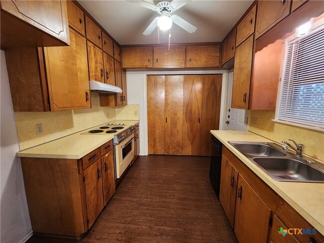 property at 1274 Hillcrest Dr