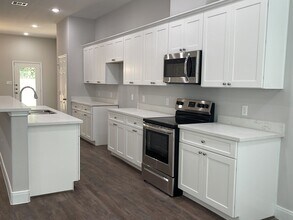 832 Elkhart St in Houston, TX - Foto de edificio - Building Photo