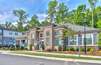 Avion Point in Charlotte, NC - Building Photo - Building Photo