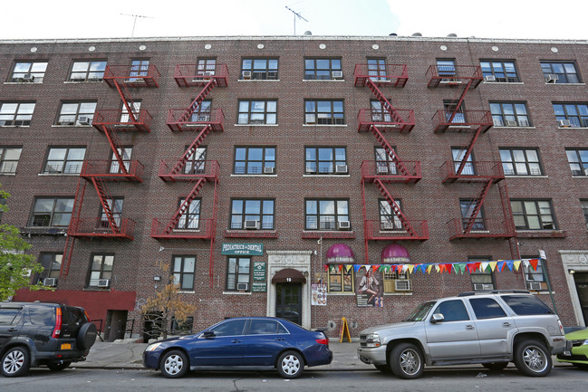 17 Vermilyea Avenue in New York, NY - Foto de edificio - Building Photo