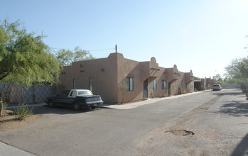 1443 N Sycamore Blvd in Tucson, AZ - Foto de edificio - Building Photo