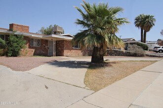 317 Thunderbird Dr in El Paso, TX - Building Photo - Building Photo