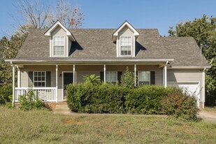 315 Pine Ridge Ln in La Vergne, TN - Building Photo