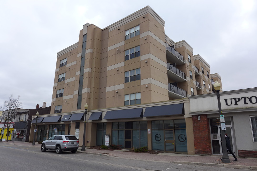 Northern Gate Apartments in Brantford, ON - Building Photo