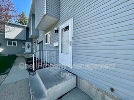 4403 Riverbend Rd NW in Edmonton, AB - Building Photo