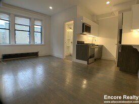 11 Queensberry St, Unit 24 in Boston, MA - Building Photo