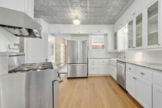 1606 Travis Heights Blvd in Austin, TX - Building Photo - Building Photo