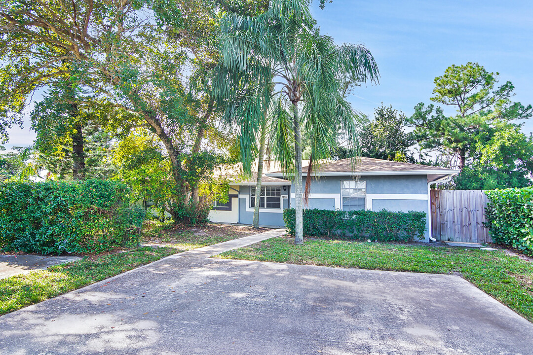 4858 Arthur St in Palm Beach Gardens, FL - Building Photo