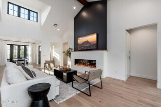 4017 N 49th Pl in Phoenix, AZ - Foto de edificio - Building Photo