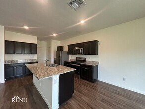 5046 Firefly Hls in Saint Hedwig, TX - Foto de edificio - Building Photo