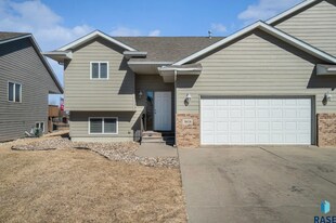 3606 W Hughes Pl in Sioux Falls, SD - Building Photo
