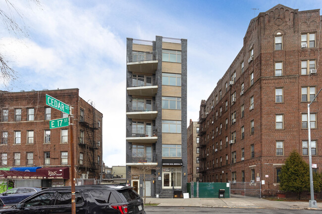 1329 E 17th St in Brooklyn, NY - Building Photo - Building Photo