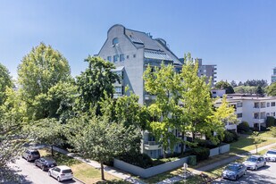 Tiffany Place in Vancouver, BC - Building Photo