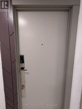 5105-5105 Hurontario St in Mississauga, ON - Building Photo - Building Photo