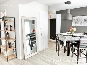 8753 Langdon Ave, Unit 214 in Los Angeles, CA - Foto de edificio - Building Photo