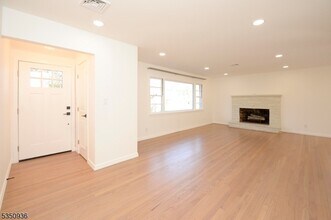 58 Oxford Pl in Glen Rock, NJ - Building Photo - Building Photo