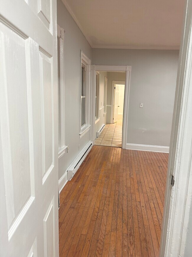 980 Main St, Unit 3 in Pawtucket, RI - Foto de edificio - Building Photo