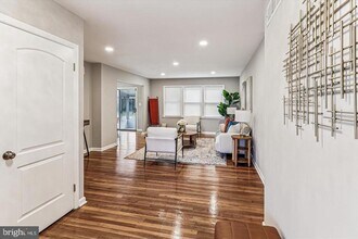 7 Cedar Bluff Ct in Catonsville, MD - Building Photo - Building Photo