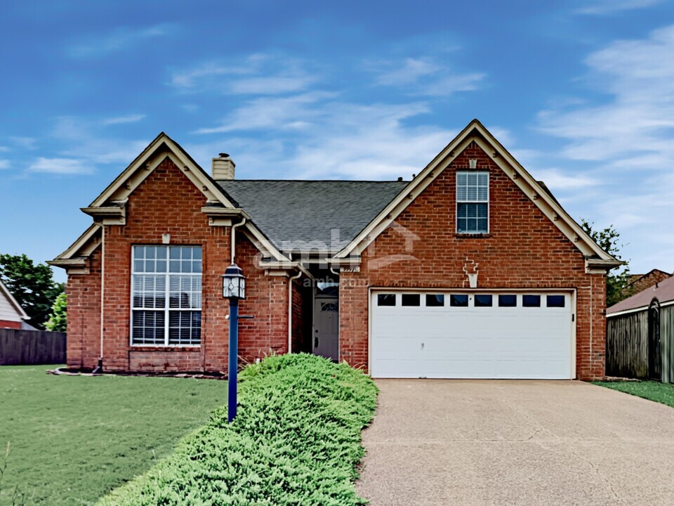 9997 Woodland Grove Dr in Lakeland, TN - Building Photo
