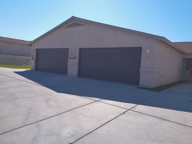 2086 Sandwood Dr in Lake Havasu City, AZ - Building Photo - Building Photo