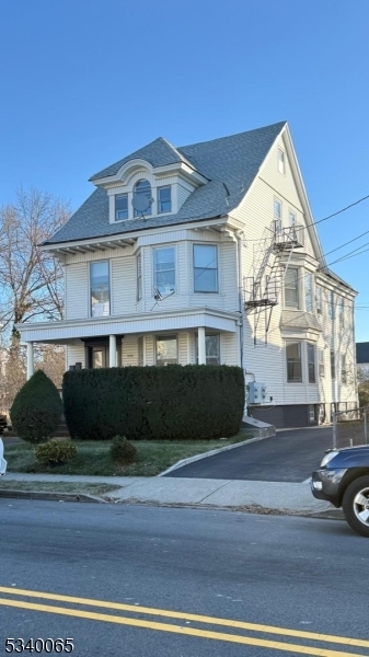 1044 Sanford Ave in Irvington, NJ - Building Photo