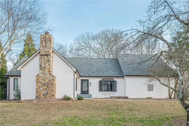 4562 Columns Dr SE in Marietta, GA - Foto de edificio - Building Photo