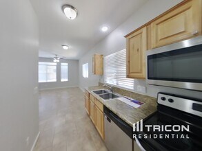 10321 W Monterosa Ave in Phoenix, AZ - Building Photo - Building Photo