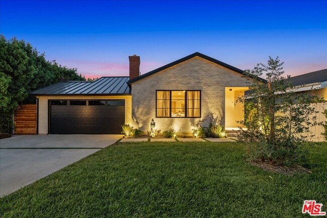 14537 Hesby St in Los Angeles, CA - Building Photo - Building Photo