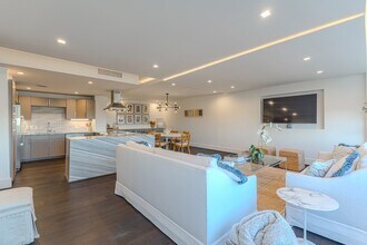 2701 Westheimer Rd in Houston, TX - Building Photo - Building Photo