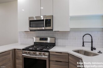 92 Lexington St-Unit -Apt 1 in Boston, MA - Foto de edificio - Building Photo