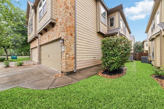 9 Cheswood Manor Drive in The Woodlands, TX - Building Photo - Building Photo