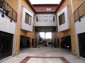 3295 Blake St in Denver, CO - Building Photo - Building Photo