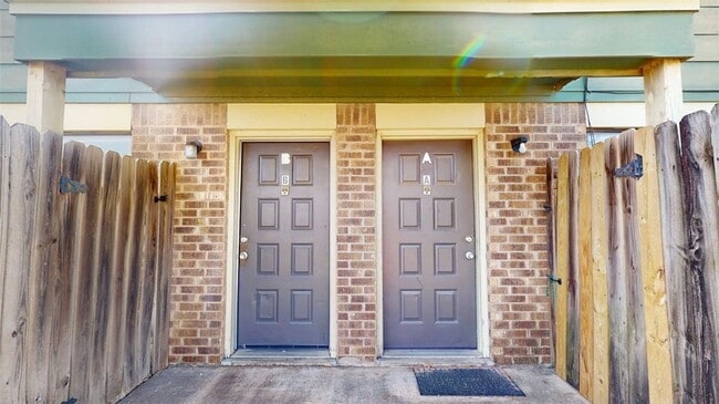 2807 Longmire Dr, Unit B in College Station, TX - Building Photo - Building Photo