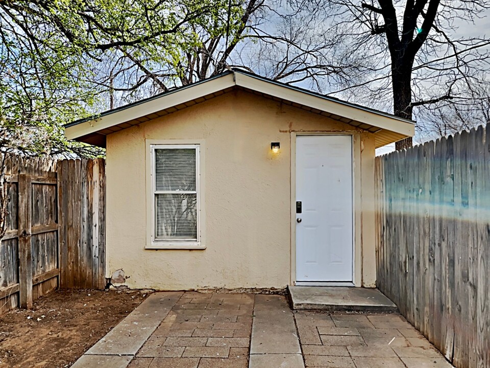 2105 26th St in Lubbock, TX - Building Photo