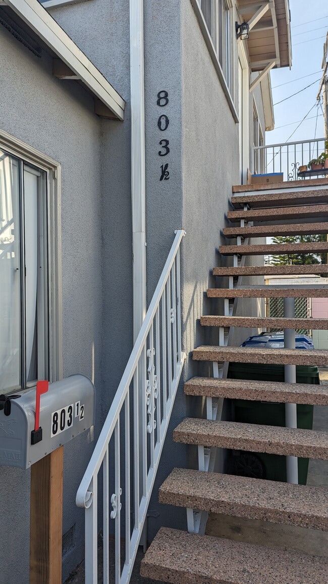 803 1/2 Indiana Ave, Unit 1 in Venice, CA - Building Photo - Building Photo