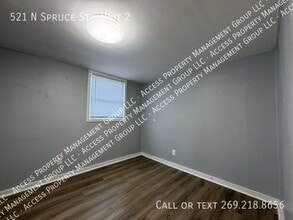 521 Spruce St in Vicksburg, MI - Building Photo - Building Photo