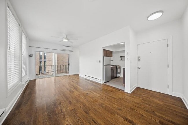 213 W Wisconsin St in Chicago, IL - Building Photo - Building Photo