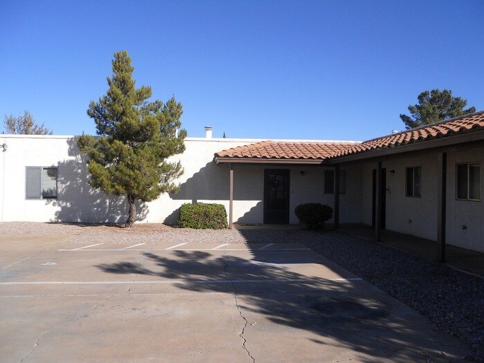 4319 Avenida Cochise-Unit -APT 4 in Sierra Vista, AZ - Foto de edificio