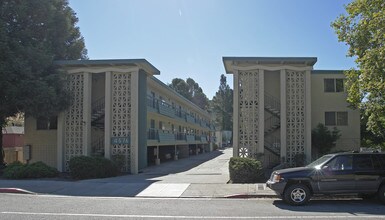 4576 Appian Way in El Sobrante, CA - Foto de edificio - Building Photo